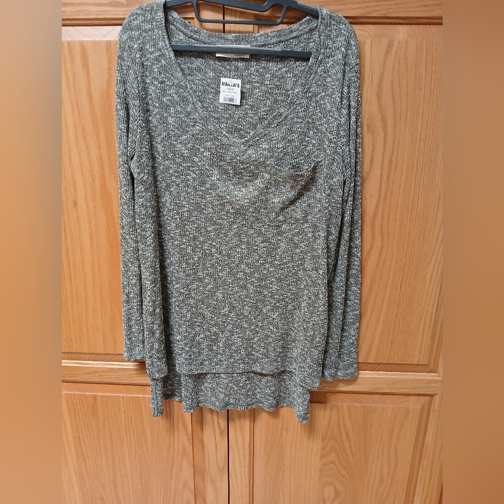 Peach Love NWT Grey Long Sleeve Top Size M. Size Is On Bottom Of InSide Tag.